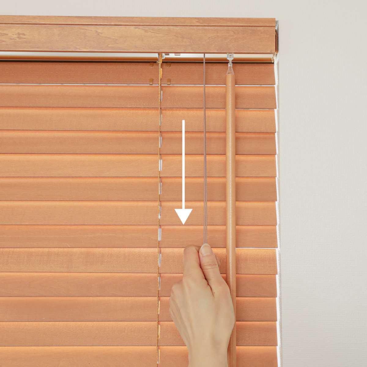 ウッド（木製）ブラインド採寸方法。採寸の前にまず、「窓枠の天井」に