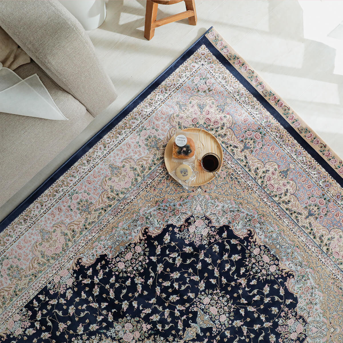 Y1037 イラン製 ウィルトン織 バラ柄 絨毯 89×60cm 未使用品 - ラグ ...