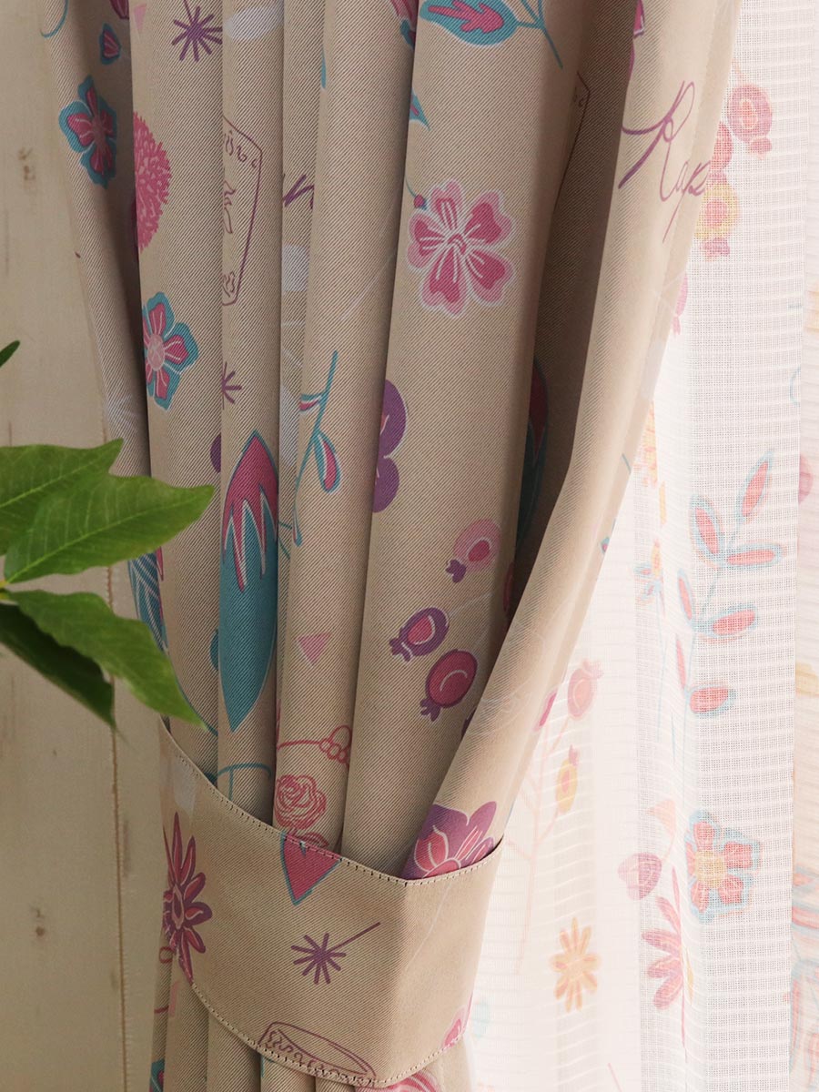 可愛いらしいディズニープリンセス柄デザインカーテン フラワープリンセス ベージュ ラグ カーペット通販 びっくりカーペット