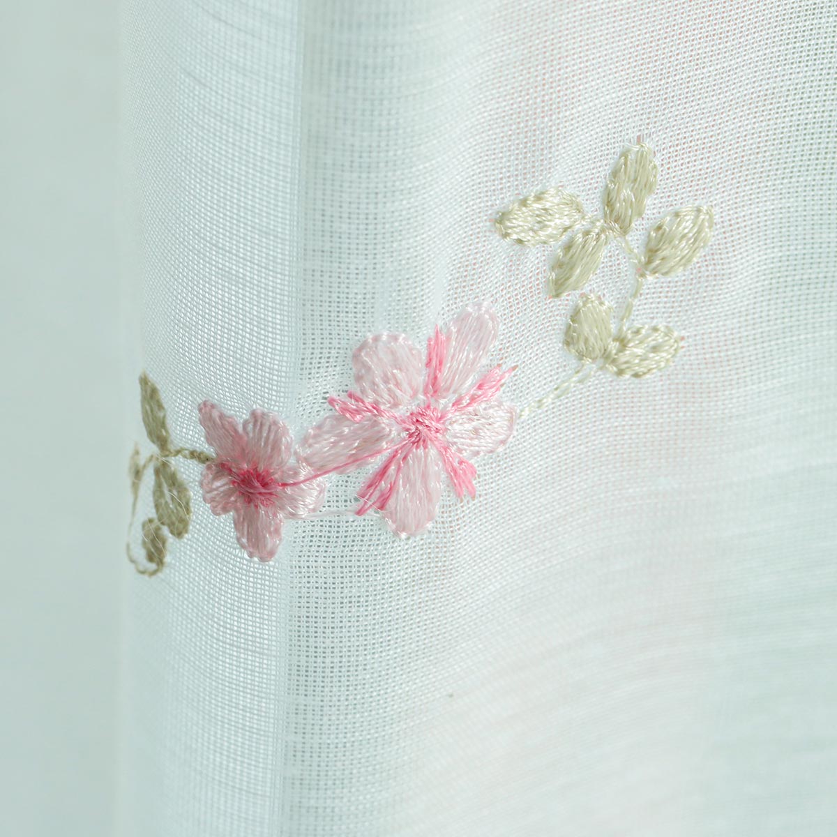 100サイズから選べる！可愛い小花の刺繍のレースカーテン『ドレアス』