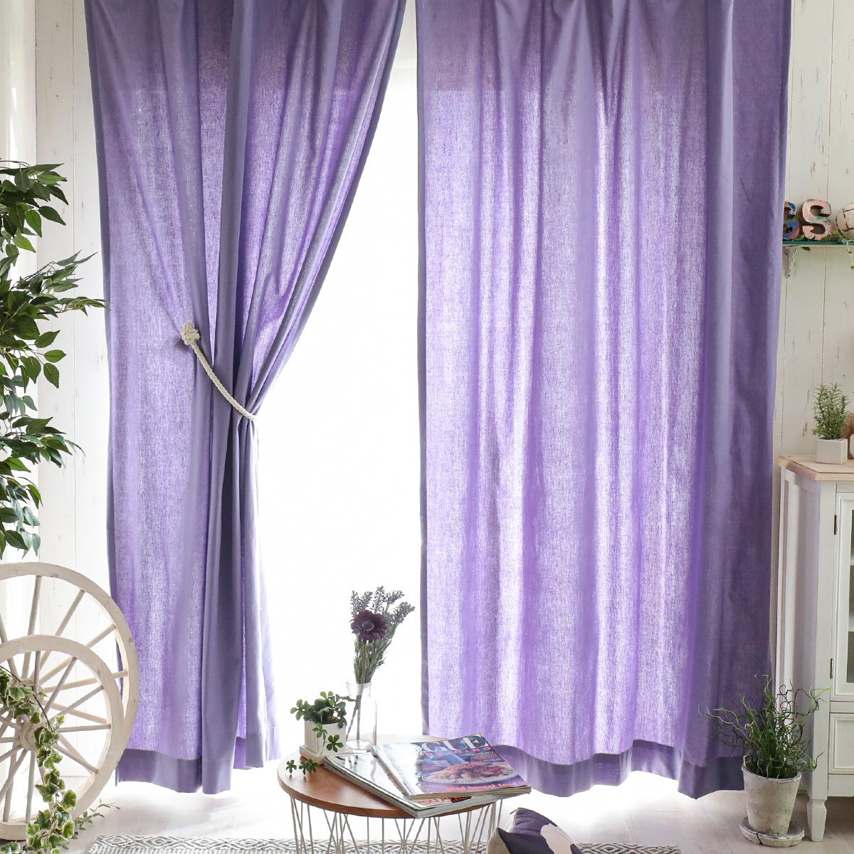 上品な紫カーテン8選 色で暮らしが変わる 風水や心理的効果を解説 ラグ カーペット通販 びっくりカーペット
