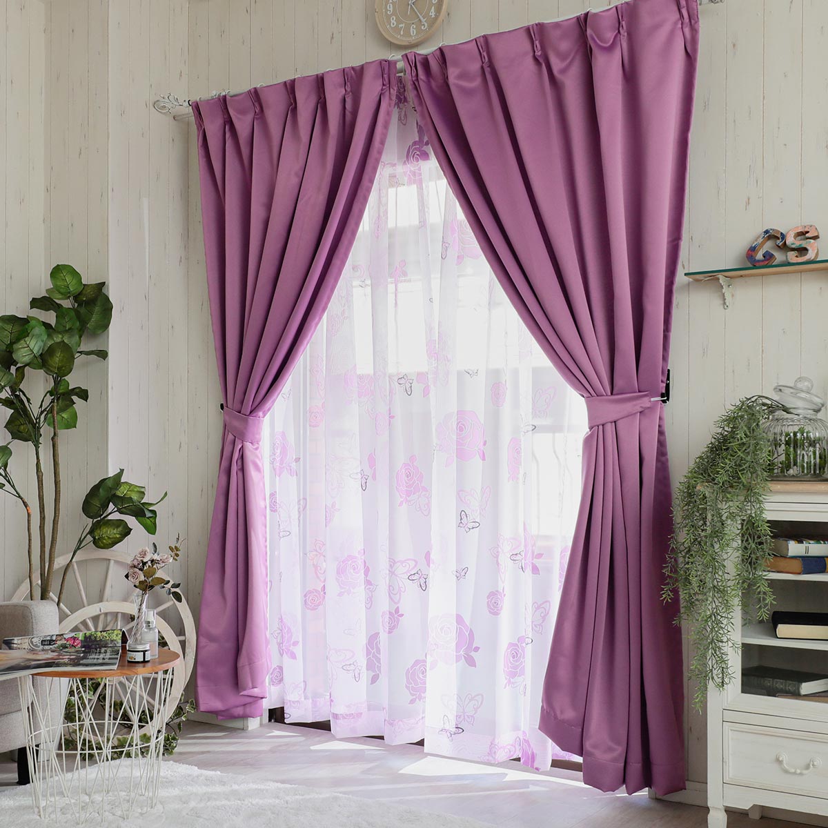 紫のカーテン 部屋