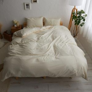 ���٥���