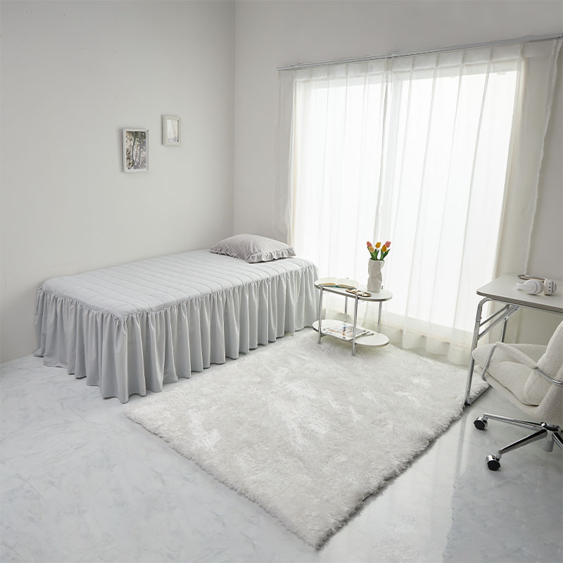 ベッドスカート グレーを斜めから見た様子